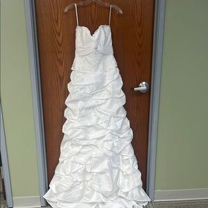 Elegant White Strapless Gown